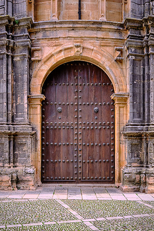 The Church of Santa María la Mayor began construction in 1485, but was completed in the 17th century.