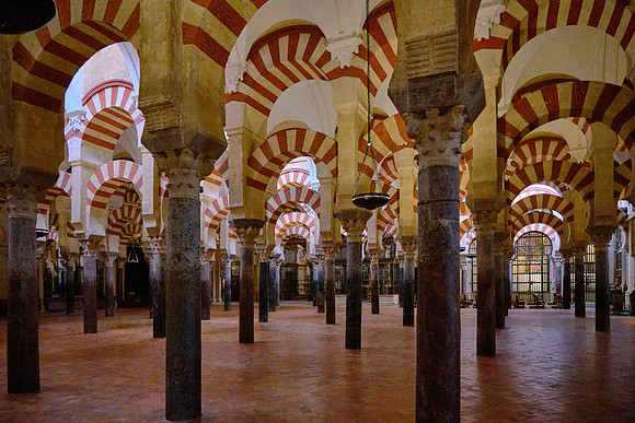 But what makes this mosque truly unusual is Capilla Mayor.