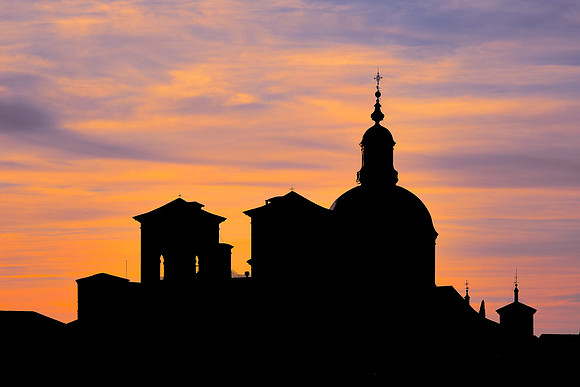 During the 16th, 17th and 18th centuries, various modifications were made to the cathedral according to the new styles.