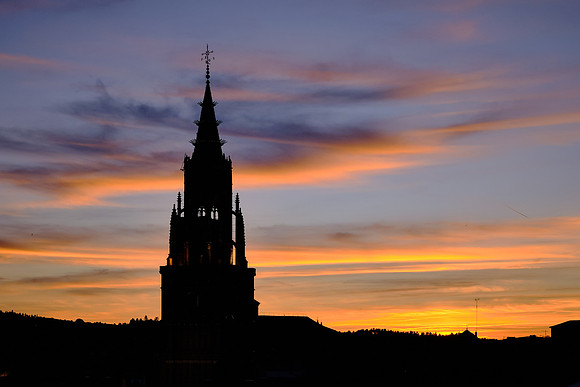 In 1493 Cardinal Mendoza expressed his desire to be buried in the presbytery.