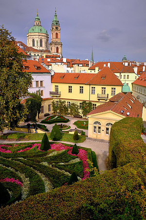 There is a high retaining wall, typical of Baroque round segments, with a balustrade and a two-wing stairway.