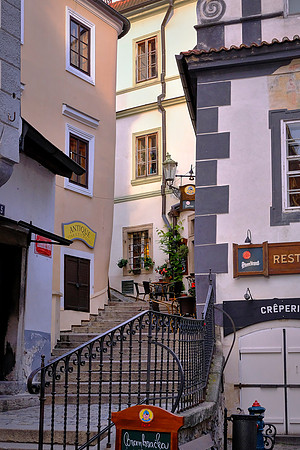 The oldest settlements go back to the Older Stone Age (70,000–50,000 BC).