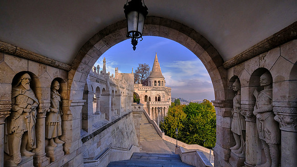 The church was used as the main mosque of Buda by the occupying Turks from 1541 to 1686.
