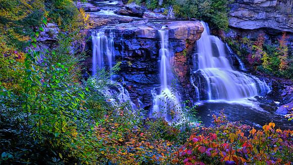 Blackwater Falls is a 62-foot cascade where the Blackwater River leaves its leisurely course in Canaan Valley and enters rugged Blackwater Canyon.
