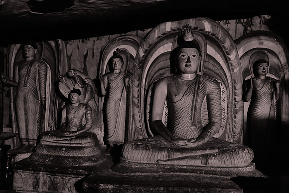 The caves in the city provided refuge to King Valagamba (also called Vattagamini Abhaya) in his fourteen-yearlong exile from the Anuradapura kingdom.
