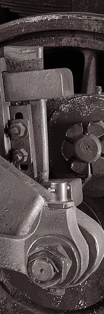 No. 542 is a 2-8-0 locomotive: two leading wheels, eight powered driving wheels, and no trailing wheels.
