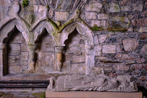 The Clan Donald became the Lords of the Isles in the 16th century and maintained the abbey, church, and nunnery.
