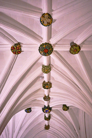 Queen Elizabeth unveiled a window in 1954 in memory of the Scottish dead in World War I and World War II.