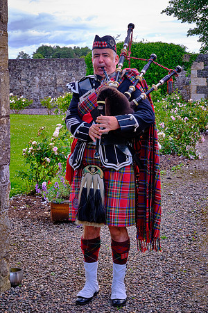We received a bagpipe concert on a rural Scottish estate.