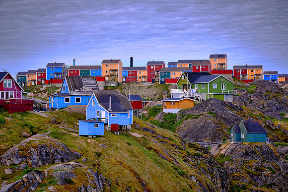 Consequently, the town is the shipping base for western and northwestern Greenland.