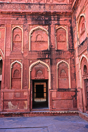 Agra Fort built 11th century