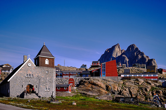 Uummannaq means “heart-shaped” and gets this name from the heart-shaped mountain.
