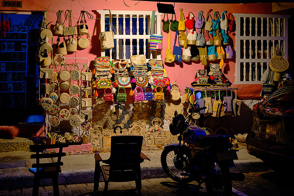 Trinkets are available in Cartagena 24/7.