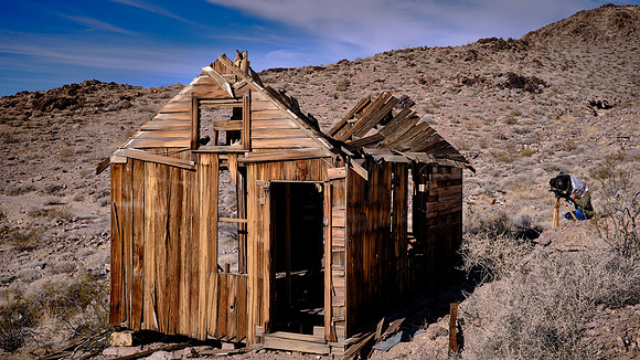 Jerry Sheridan and his whopper camera (8x10 inch view) at Inyo Mine, Echo Canyon, Death Valley NP, CA