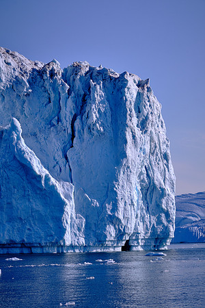 The largest icebergs can be one kilometer in height.